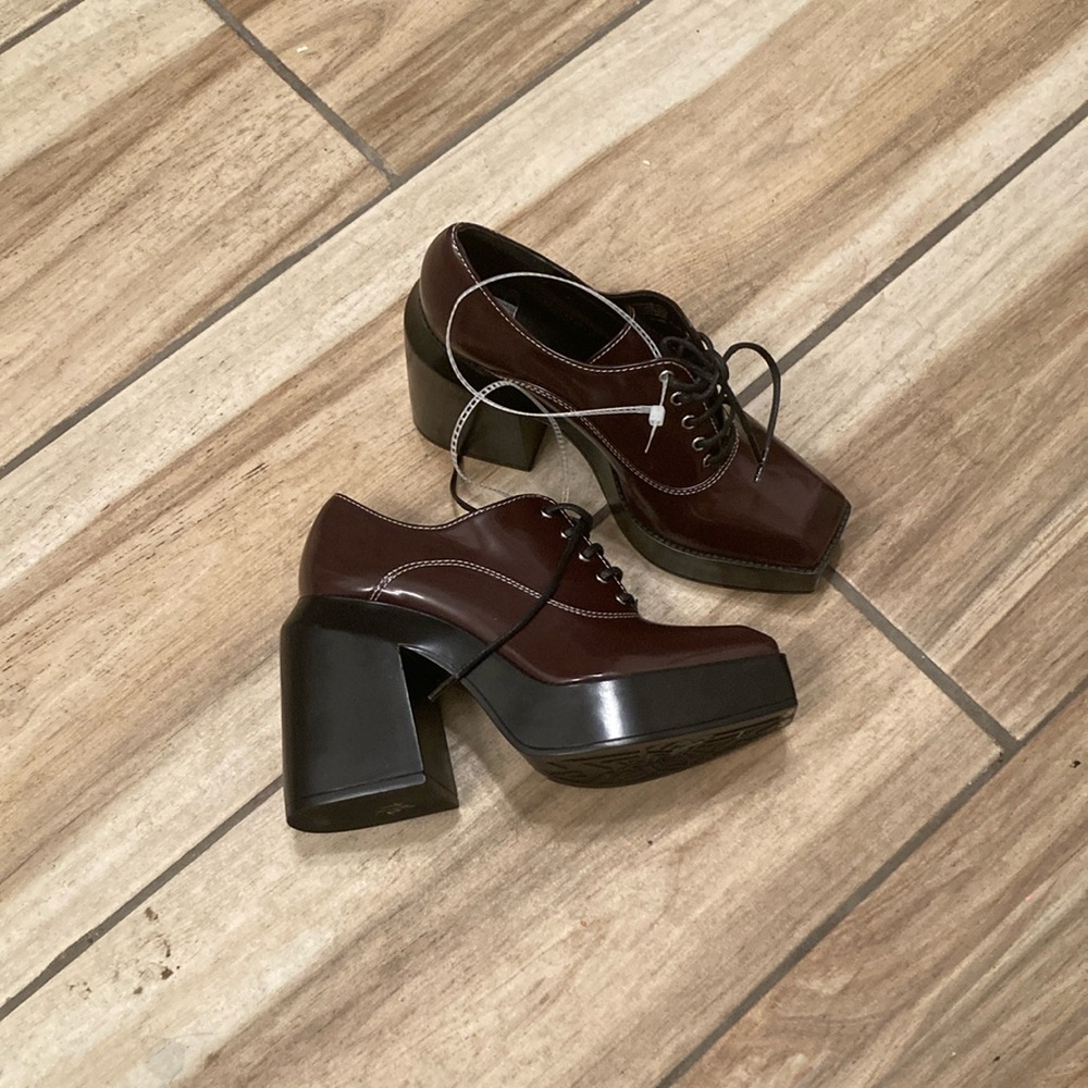 Gianni Bini Women's
Mazzen Oxford - Picture 2 of 8